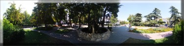 Balaklava  - park s fontanou u divadla.